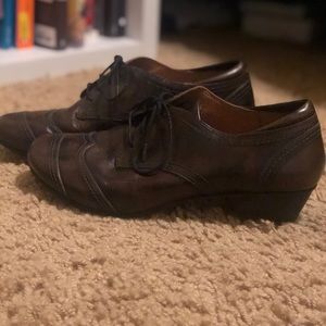 Taos Oxford leather tie clogs